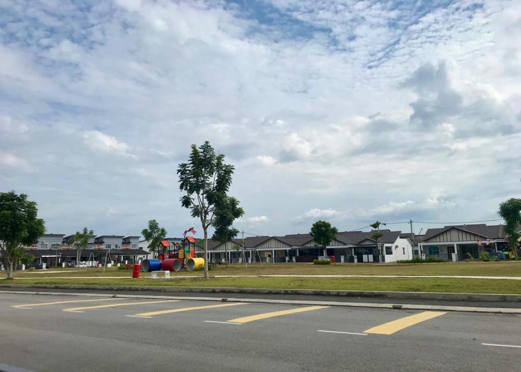 Chempaka Homestay Seri Iskandar Exterior foto